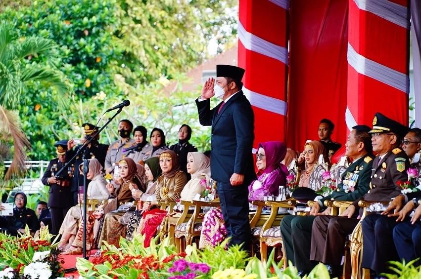 Herman Deru saat menjadi Irup Upacara HUT Bhayangkara ke-76 Tahun 2022 secara virtual di lapangan Griya Agung Palembang, Selasa (5/7).