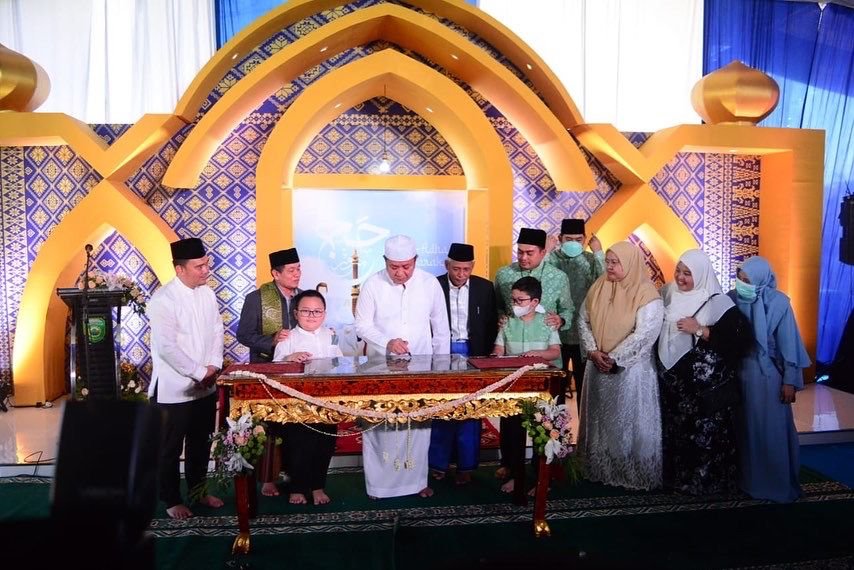 Gubernur Sumsel H Herman Deru meresmikan Masjid Al-Hayza yang terletak di Desa Serinanti, Kecamatan Pedamaran Kabupaten Ogan Komering Ilir,  Minggu (10/7)