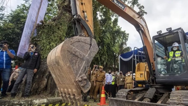 Proyek pembangunan flyover atau jembatan layang Simpang Angkatan 66 Sekip Palembang masih terhambat
