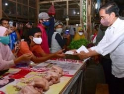 Jokowi Isyaratkan Tambah Besaran Bansos