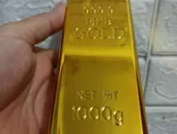 Harga Emas Jatuh ke Titik Terendah dalam 9 Bulan
