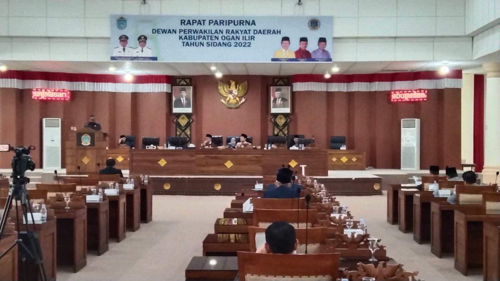 Suasana rapat paripurna di DPRD Kabupaten Ogan Ilir, Selasa (9/8).