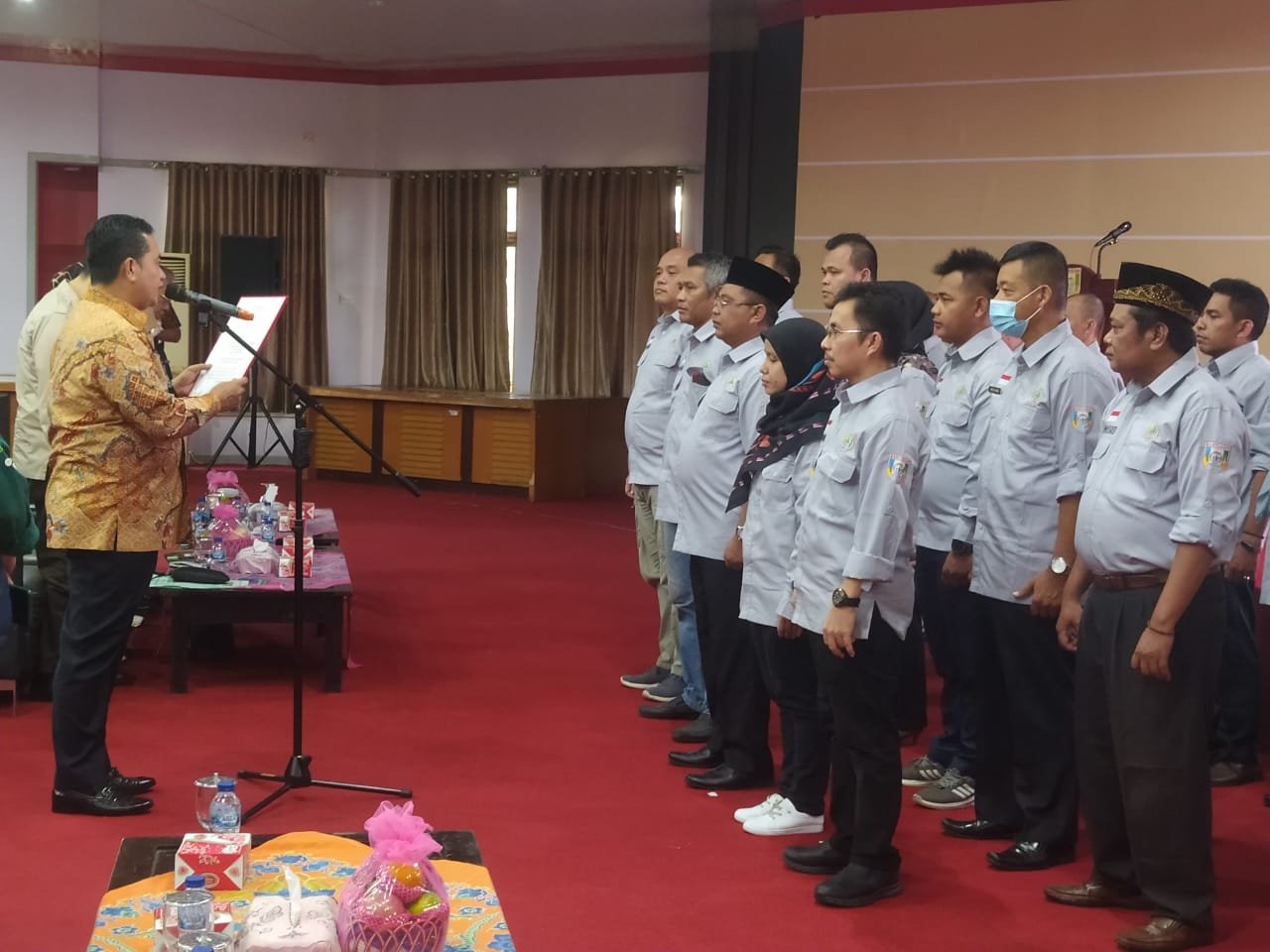 Bupati Banyuasin H. Askolani melantik sejumlah pengurus Forum DAS ( Daerah Aliran Sungai ) Kabupaten Banyuasin Periode 2021-2026 di Auditorium Pemkab Banyuasin, Kamis ( 11/8/2022 ).