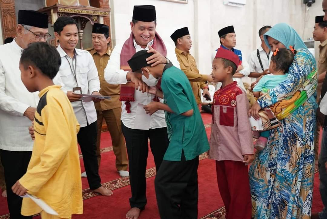 Pemerintah Kabupaten Banyuasin menggelar pembacaan Surah Yasin, Doa bersama dan sekaligus santunan anak yatim piatu dalam rangka memperingati HUT ke-77