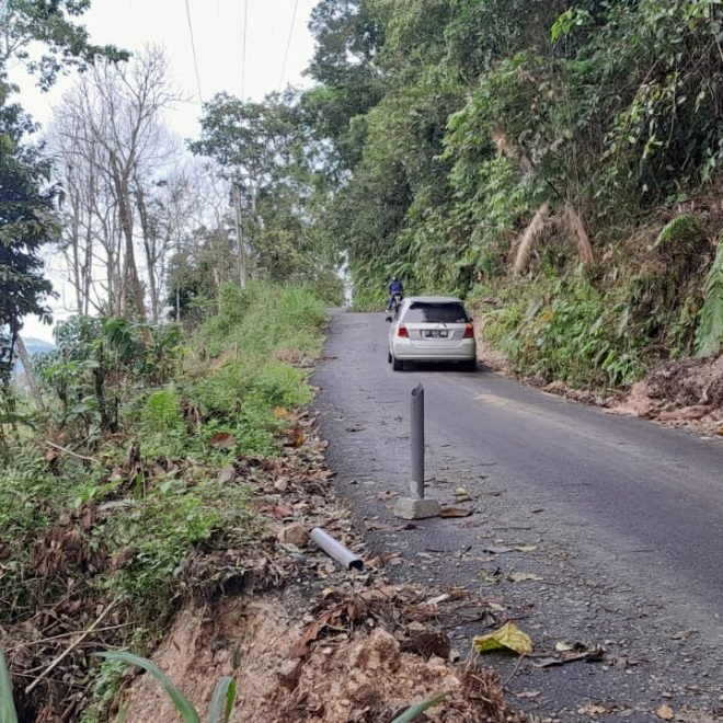 Akses jalan menuju Waduk Tiga Dihaji di Desa Sukabumi, OKU Selatan, rawan longsor