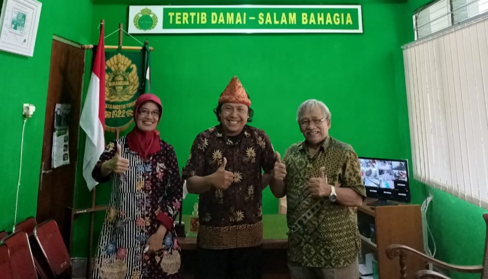 Sekretaris Jendral (Sekjen) Dewan Pimpinan Pusat Himpunan Keluarga Tamansiswa Indonesia melalukan kunjungan ke Majelis Luhur Persatuan Tamansiswa (MLPTs) di Yogyakarta