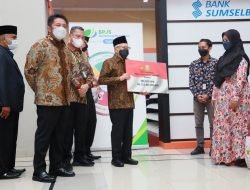 Wapres Ma’ruf Amin Bagikan BLT Rp182 Miliar Kepada Warga Palembang