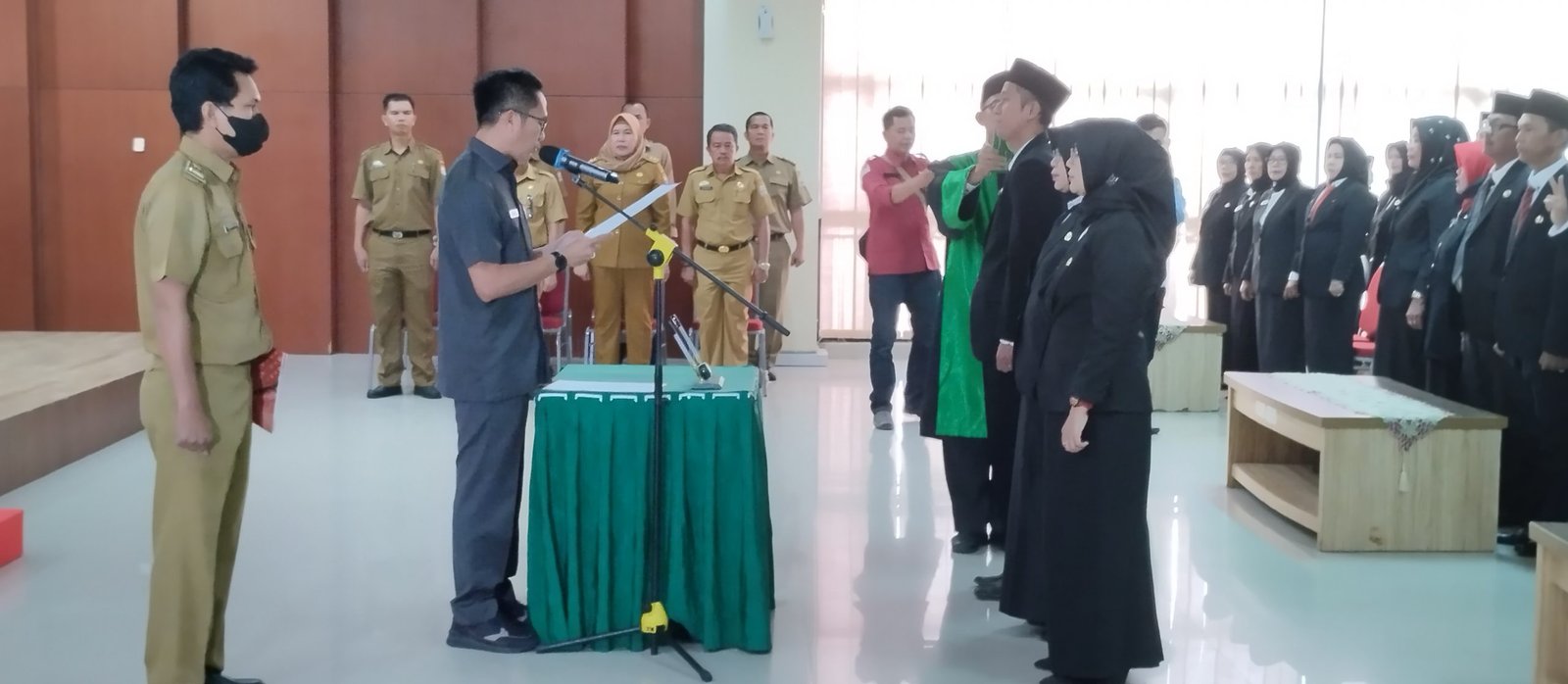 128 Kepala Sekolah (Kepsek) Tingkat Taman Kanak-Kanak (TK), Sekolah Dasar (SD), Sekolah Menengah Pertama (SMP) Kota Palembang resmi dilantik