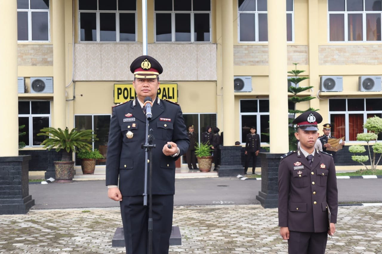 Kapolres PALI AKBP Efrannedy bertindak langsung sebagai inspektur upacara hari sumpah pemuda
