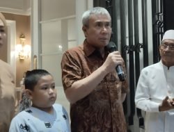 Kepulangan Mularis Djahri Disambut Sholawat