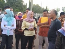 Puluhan Pegawai Honor Sambangi Rumdin Bupati Muba