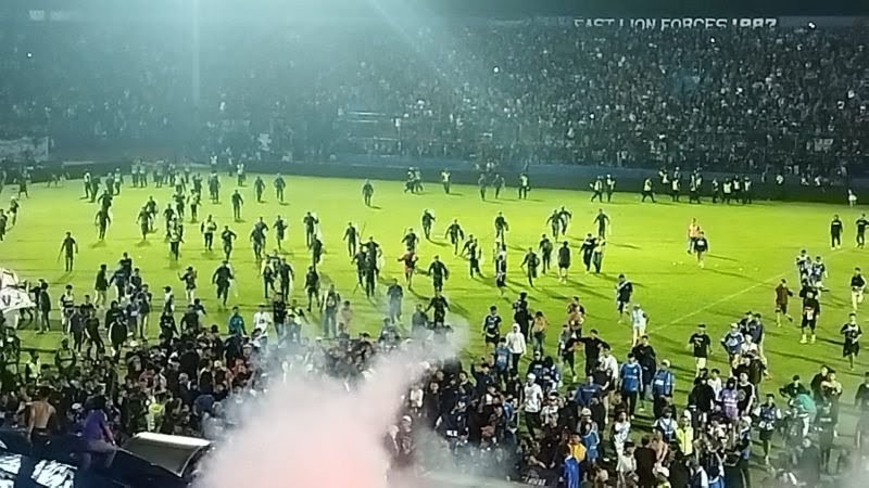 Penyebab 127 orang meninggal dunia dalam kerusuhan kelar laga Arema FC vs Persebaya Surabaya