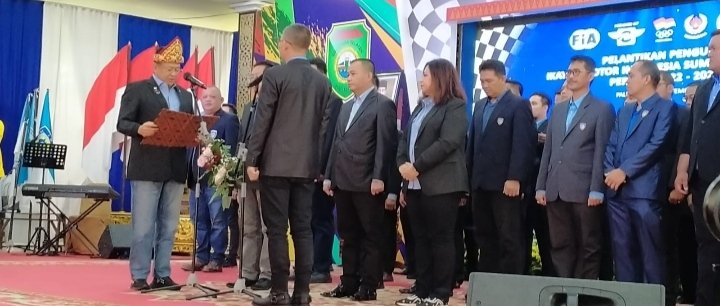 Bambang Soesatyo resmi melantik IMI Sumsel di Griya Agung Palembang, Minggu (6/11/2022)