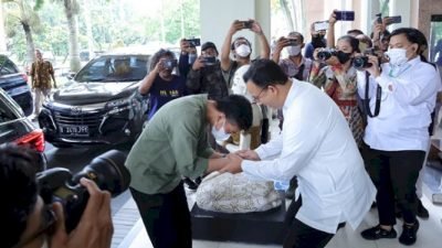 Pertemuan Gubernur DKI Jakarta periode 2017-2022, Anies Baswedan, dengan Walikota Solo, Gibran Rakabuming Raka/ist