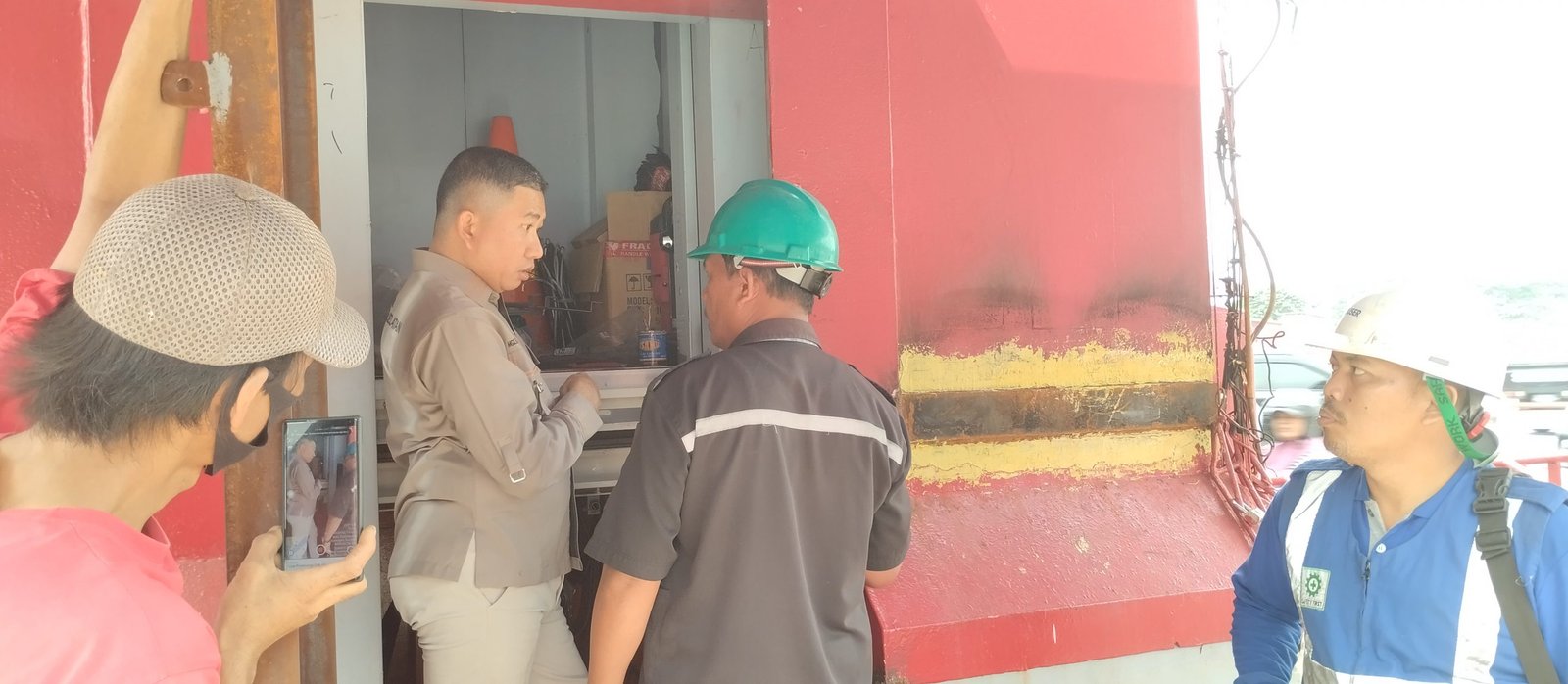 Ketua Komisi V DPRD Sumsel Mgs Syaiful Padli melakukan inspeksi mendadak di lokasi pemasangan lift Jembatan Ampera
