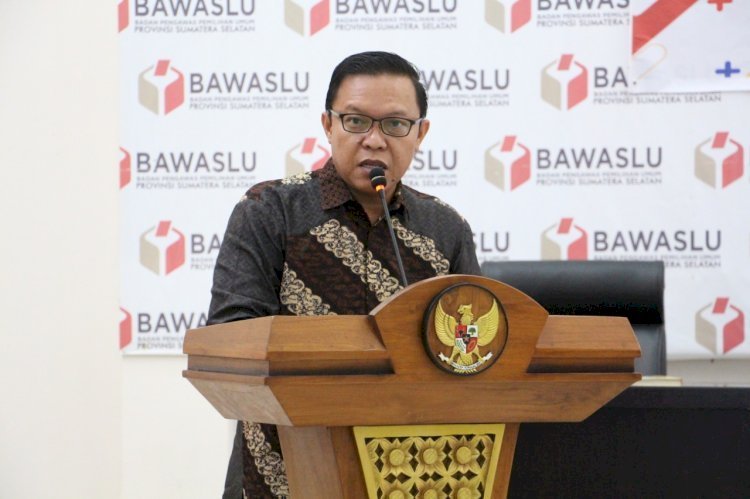 Ketua Bawaslu Sumsel Yenli Elmanoferi