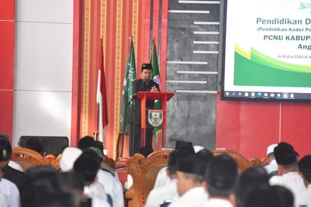 Wakil Bupati Banyuasin H. Slamet somosentono membuka kegiatan Pendidikan Kaderisasi Pendidikan Kader Penggerak Nahdlatul Ulama (PD-PKPNU) PCNU Banyuasin Angkatan 1