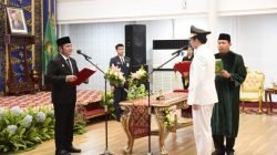 Gubernur Sumatera Selatan Herman Deru resmi melantik Ahmad Usmarwi Kaffah menjadi Wakil Bupati Muara Enim sekaligus Plt Bupati Muara Enim