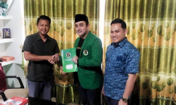 Bild Yawenda Puspa Negara SH saat pengambilan formulir Bacaleg di Kantor DPC PPP