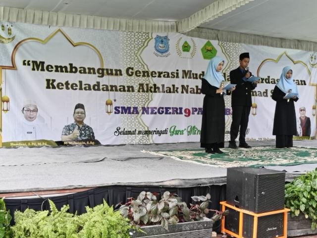Suasana Isra Miraj di SMAN 9 Palembang