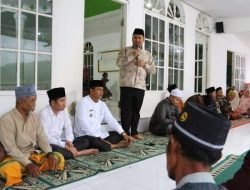 Safari Ramadhan, Waka DPRD Banyuasin Berjibaku Menuju Desa Sumber Mekar Mukti Lewati Jalan Rusak
