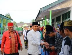 Siswa Madrasah Dan Warga Kompak Sambut Waka DPRD Banyuasin