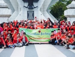 Berbagi Kebahagiaan di Bulan Ramadhan, PDIP Palembang Bagikan Ribuan Takjil