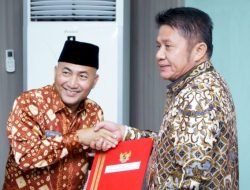 SK Perpanjangan Pj Bupati Muba Resmi Diserahkan Gubernur Herman Deru