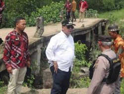 Askolani Tinjau Langsung Jembatan Rusak di Desa Muaro Baru