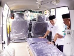 Apriyadi Sisir Pelosok, Beri Bantuan Mobil Ambulans untuk Warga Muba