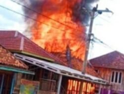 Empat Rumah Dilalap Si Jago Merah