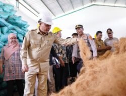 Pj Bupati Apriyadi Dorong Ratusan Ton Limbah Kelapa di Lalan Jadi Cuan
