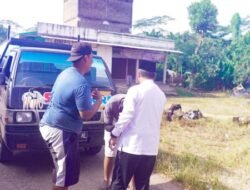 Dipandu Warga, Pj Bupati Apriyadi Susuri Kebun Sawit