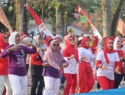 Peringati HUT RI ke-78, Senam Aerobik Bersama di Muba Bertabur Doorprize