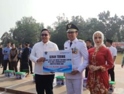PTBA Serahkan Bantuan Truk Arm Roll Hingga Mesin Pemusnah Sampah Untuk Pemkab Muara Enim
