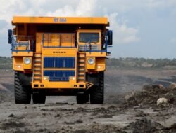 Kurangi Emisi, PTBA Operasikan Hybrid Dump Truck hingga Bus Listrik