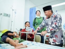 Pj Bupati Apriyadi Boyong Batman dan Spiderman Hibur Pasien Bibir Sumbing Gratis
