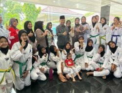 Apriyadi Beri Semangat Taekwondoin Uji Kenaikan Tingkat