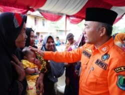 Emak-emak Desa Karang Agung Histeris Didatangi Apriyadi