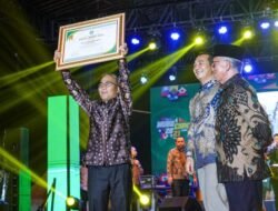 Apriyadi Diganjar Penghargaan Halal Word 2023 dari LPPOM MUI