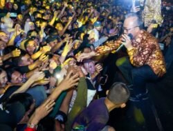 Duet Bareng Duo Anggrek, Apriyadi Hibur Para Penonton