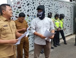 Puluhan Massa Geruduk Kantor Gubernur Sumsel