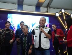 Pj Bupati Apriyadi Dangdutan di Stand Dinkominfo Muba