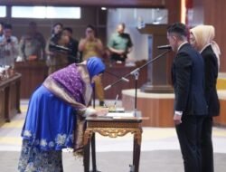 Ketua DPRD Sumsel Resmi Lantik Nurmala Dewi Anggota DPRD Sumsel PAW