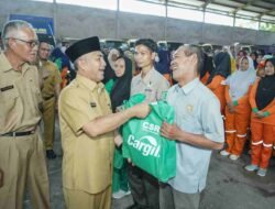 Senyum Sumringah 671 Pasukan Oranye Dapatkan Paket Sembako