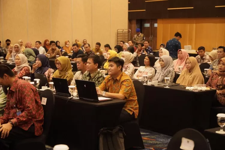 Buka Bimtek&nbsp;Akuntansi dan Pelaporan SIPD RI, Agus Fatoni: Jadilah Orang Berkualifikasi Cakap. (Humas Pemprov Sumsel)