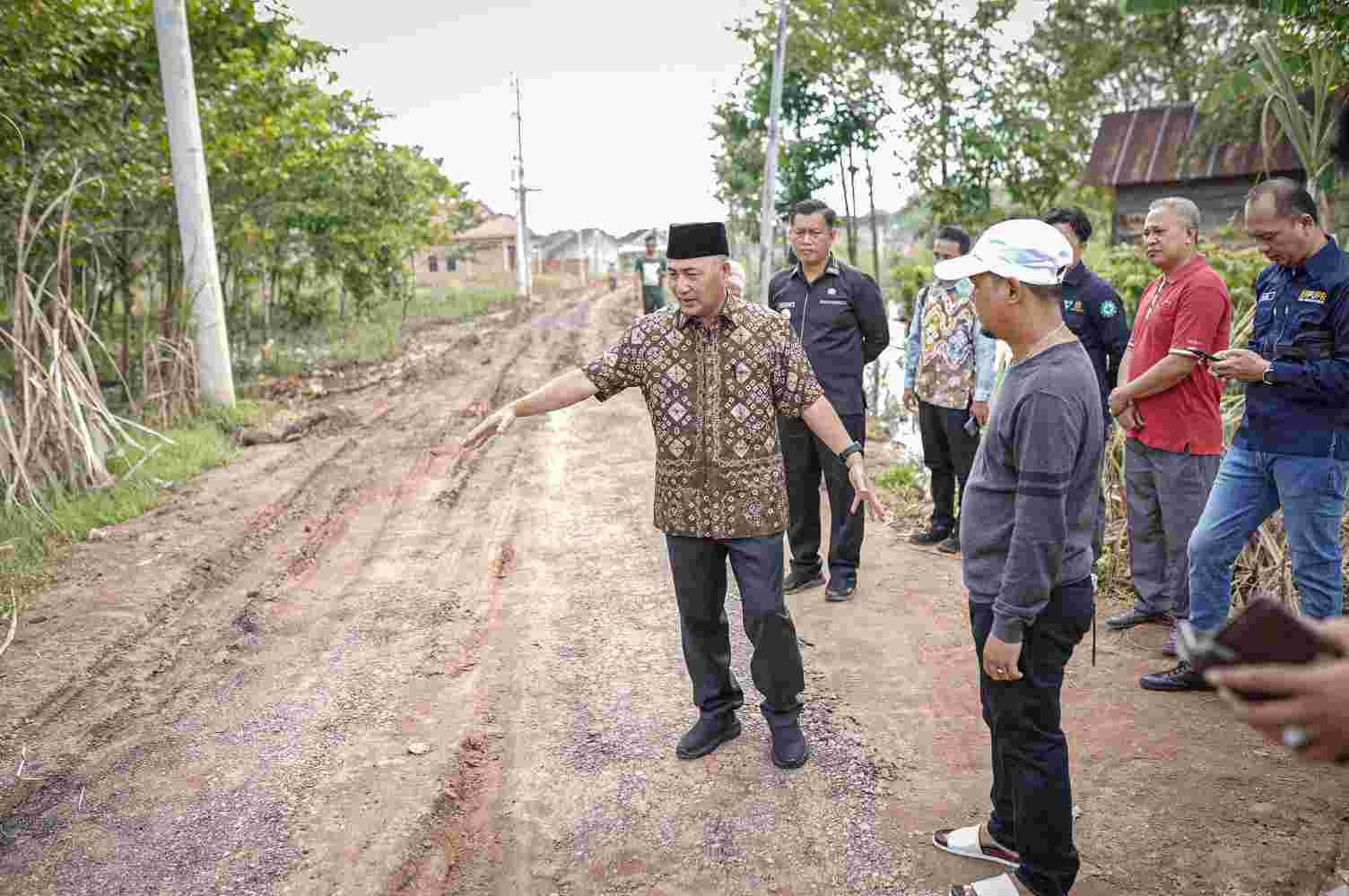 Apriyadi respon kondisi jalan rusak parah yang terjadi di akses jalan masuk perumahan Mutiara Sejahtera Sekayu