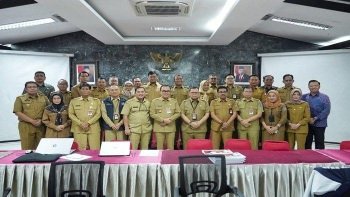 Penjabat atau Pj Bupati Banyuasin, H. Hani Syopiar Rustam, SH kembali hadir di Ruang Rapat Utama lantai 8 Gedung Inspektorat Jenderal Kementerian Dalam Negeri RI guna mengikuti Kegiatan Evaluasi Kinerja Triwulan II, Selasa (19/03/24).
