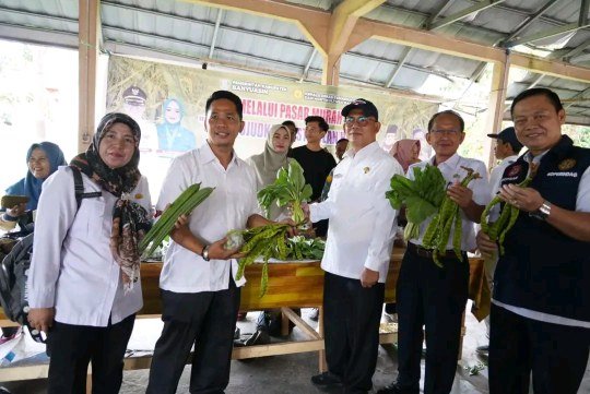 Kegiatan pasar murah di Pusat Kuliner Pangkalan balai-