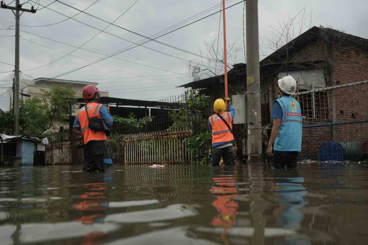 PT PLN (Persero) mengimbau seluruh masyarakat untuk waspada terhadap adanya potensi banjir atau cuaca ekstrem.
